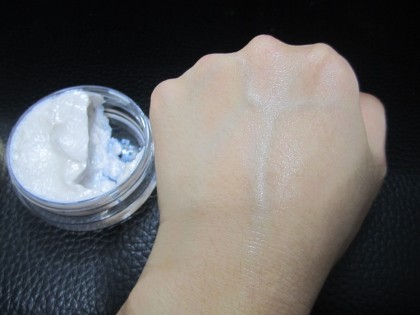 201611-pluna-cream-hand
